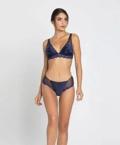 Shorty En Soie Lise Charmel Collection Splendeur Soie, Coloris Splendeur Bermudes (=bleu Marine). -SOUTIEN-GORGE Soldes Boutique Shorty en soie Lise Charmel Splendeur soie bermudes bleu marine ACC0480 BS 504