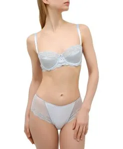 Shorty En Soie Lise Charmel Collection Splendeur Soie Coloris Splendeur Azur (bleu Ciel). 8 Shorty En Soie Lise Charmel Collection Splendeur Soie Coloris Splendeur Azur (bleu Ciel). -SOUTIEN-GORGE Soldes Boutique Shorty en soie Lise Charmel Splendeur soie bleu azur bleu ciel ACC0480 SZ 3