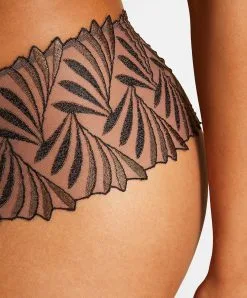 Shorty Aubade X Iris Van Herpen Collection Sensory Illusion.