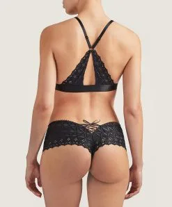 Shorty Taille Basse "St Tropez" Collection Lingerie Bahia & Moi Coloris Noir De Chez Aubade Paris. 9 Shorty Taille Basse "St Tropez" Collection Lingerie Bahia & Moi Coloris Noir De Chez Aubade Paris. -SOUTIEN-GORGE Soldes Boutique Shorty st tropez bahia et moi Aubade noir PY70 NOIR 13