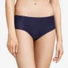 Shorty Taille Basse Bleu Saphir Invisible Collection Essentielle Soft Stretch De Chez Chantelle. 2 Shorty Taille Basse Bleu Saphir Invisible Collection Essentielle Soft Stretch De Chez Chantelle. -SOUTIEN-GORGE Soldes Boutique Shorty taille basse Chantelle soft stretch bleu saphir C26440 0K4 1