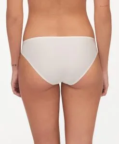 Slip Chantelle De La Collection Quotidienne Bold Curve, Coloris Ivoire Multicolore.  -SOUTIEN-GORGE Soldes Boutique Slip Chantelle Bold Curve ivoire multicolore nacre C13M30 OEN 2