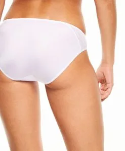 Slip Blanc De La Collection De Lingerie Quotidienne Pont Neuf De Par Chantelle. -SOUTIEN-GORGE Soldes Boutique Slip Chantelle Pont Neuf blanc C13830 010 2