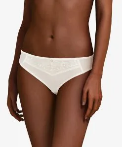 Slip Chantelle Lingerie De La Collection Every Curve Coloris Milk.