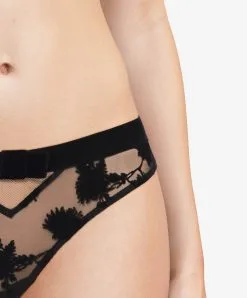 Culotte Chantal Thomass Collection Audacieuse Flock Dans Un Coloris Noir. 7 Culotte Chantal Thomass Collection Audacieuse Flock Dans Un Coloris Noir. -SOUTIEN-GORGE Soldes Boutique Slip audacieuse flock Chantal Thomass noir T03E70 0DN 2
