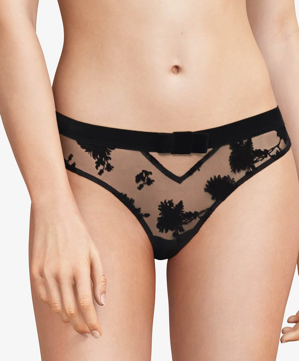 Culotte Chantal Thomass Collection Audacieuse Flock Dans Un Coloris Noir. 3 Culotte Chantal Thomass Collection Audacieuse Flock Dans Un Coloris Noir.