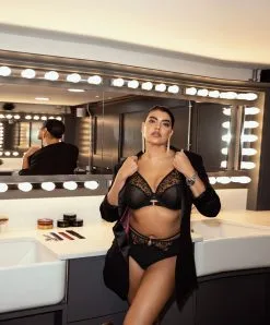 Slip Brésilien Grande Taille De La Collection Namrah De Chez Elomi Par Wacoal. 11 Slip Brésilien Grande Taille De La Collection Namrah De Chez Elomi Par Wacoal. -SOUTIEN-GORGE Soldes Boutique Slip bresilien grande taille Elomi Namrah Noir EL301355 BLK fashion 1