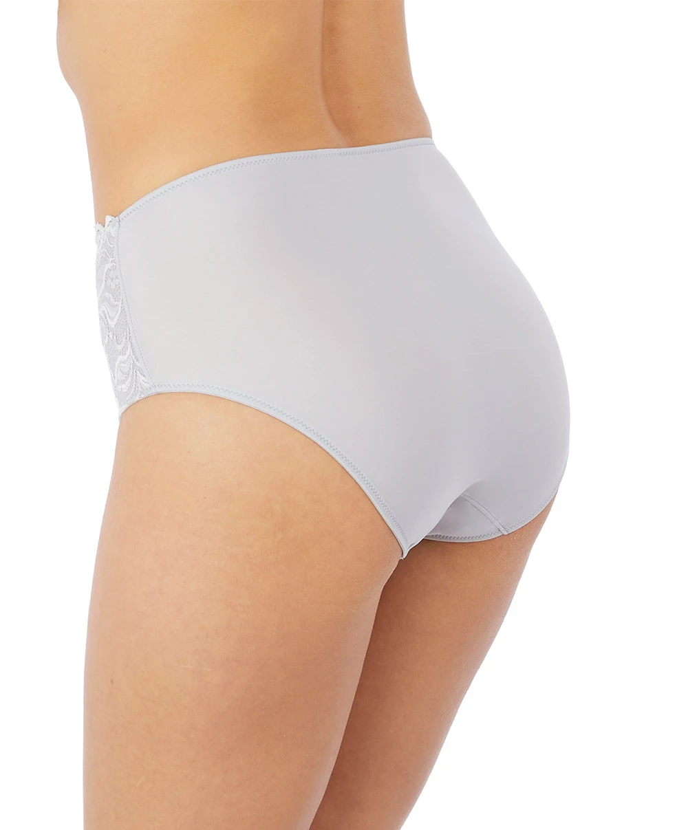 Wacoal Slip Gainant Taille Mi-haute Opaque Et Couvrant De La Collection Iconique Eglantine Par La Maison Wacaoal, Coloris Kasumi. 4 Wacoal Slip Gainant Taille Mi-haute Opaque Et Couvrant De La Collection Iconique Eglantine Par La Maison Wacaoal, Coloris Kasumi. – Image 2