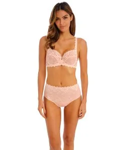 Wacoal Slip Gainant Taille Mi-haute Opaque Et Couvrant De La Collection Iconique Eglantine Par La Maison Wacaoal, Coloris Toki. 9 Wacoal Slip Gainant Taille Mi-haute Opaque Et Couvrant De La Collection Iconique Eglantine Par La Maison Wacaoal, Coloris Toki. -SOUTIEN-GORGE Soldes Boutique Slip galbant Wacoal Eglantine toki rose poudre WEPFA862 TOI 4