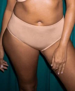 Slip Grande Taille Couvrant Invisble Elomi Collection Smooth, Coloris Sahara (=peau).