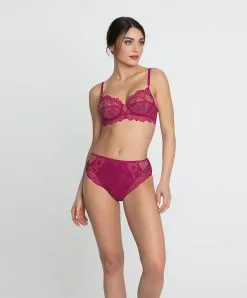 Slip Haut Ligne Sublime En Dentelle De La Marque De Lingerie Française Lise Charmel, Coloris Fuchsia Sublime. 11 Slip Haut Ligne Sublime En Dentelle De La Marque De Lingerie Française Lise Charmel, Coloris Fuchsia Sublime. -SOUTIEN-GORGE Soldes Boutique Slip haut Lise Charmel Sublime en dentelle fuchsia ACH0313 FS 4