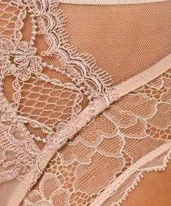 Slip Haut Ligne Sublime En Dentelle De La Marque De Lingerie Française Lise Charmel, Coloris Nude Sublime. 17 Slip Haut Ligne Sublime En Dentelle De La Marque De Lingerie Française Lise Charmel, Coloris Nude Sublime. -SOUTIEN-GORGE Soldes Boutique Slip haut Lise Charmel Sublime en dentelle nude sublime chair ACH0313 NS 504