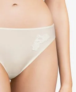 Slip Invisible Collection Hedona De La Marque De Lingerie Chantelle, Coloris Ivoire. -SOUTIEN-GORGE Soldes Boutique Slip invisible Chantelle Hedona ivoire nacre C20330 035 3