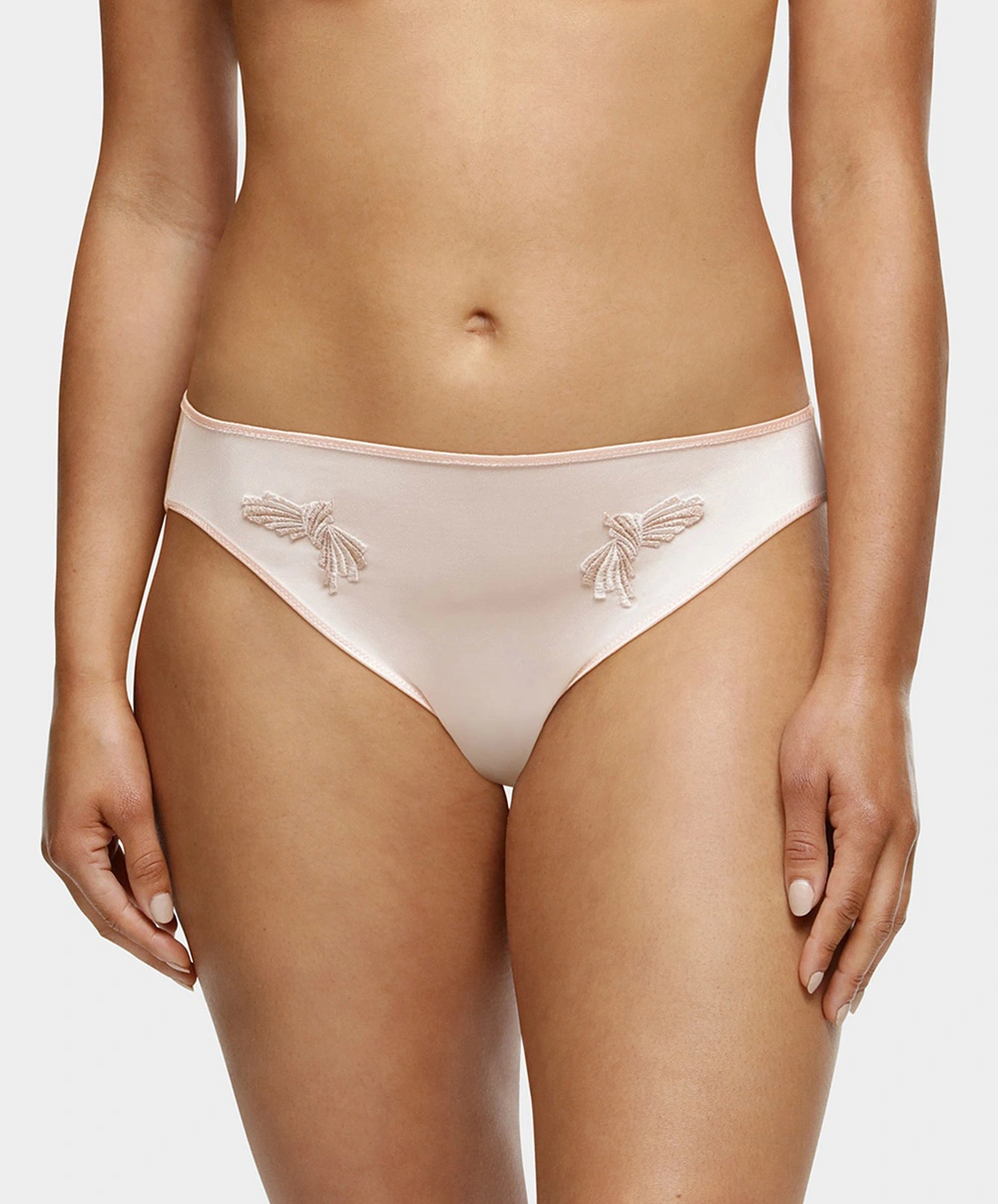 Slip Invisible Collection Hedona De La Marque De Lingerie Chantelle, Coloris Rose Dragée New Design. 3 Slip Invisible Collection Hedona De La Marque De Lingerie Chantelle, Coloris Rose Dragée New Design.