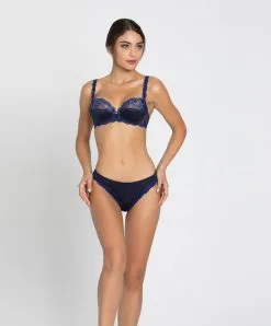Culotte Italienne En Soie Lise Charmel Collection Splendeur Soie, Coloris Splendeur Bermudes (=bleu Marine). -SOUTIEN-GORGE Soldes Boutique Slip italien en soie Lise Charmel Splendeur soie bermudes bleu marine ACC0780 BS 504