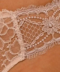 Slip Séduction Ligne Sublime En Dentelle De La Marque De Lingerie Française Lise Charmel, Coloris Nude Sublime. 15 Slip Séduction Ligne Sublime En Dentelle De La Marque De Lingerie Française Lise Charmel, Coloris Nude Sublime. -SOUTIEN-GORGE Soldes Boutique Slip seduction Lise Charmel Sublime en dentelle nude sublime chair ACH0713 NS 504