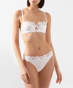 Slip Séduction En Soie Nacre Collection Précieux Diadème De La Marque De Lingerie De Luxe Lise Charmel.  -SOUTIEN-GORGE Soldes Boutique Slip seduction en soie Lise Charmel precieux diademe nacre ACS0732 NA 103