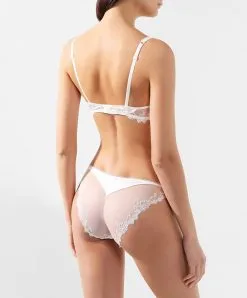 Slip Séduction En Soie Nacre Collection Précieux Diadème De La Marque De Lingerie De Luxe Lise Charmel.  -SOUTIEN-GORGE Soldes Boutique Slip seduction en soie Lise Charmel precieux diademe nacre ACS0732 NA 104
