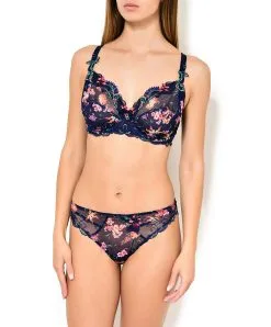 Soutien-gorge Armatures De La Collection Fête De Venise Par Lise Charmel. 8 Soutien-gorge Armatures De La Collection Fête De Venise Par Lise Charmel. -SOUTIEN-GORGE Soldes Boutique Soutien gorge armature Lise Charmel Fete de Venise Bleu perou ACG6024 BP ensemble