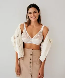Soutien-gorge Armaturé Enveloppant De La Collection De Lingerie Vintage Chic Fête Par Chantelle Paris. -SOUTIEN-GORGE Soldes Boutique Soutien gorge armature enveloppant lingerie vintage Chantelle Fete blanc C19600 010 6