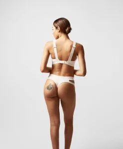 Soutien-gorge Armatures Chantal Thomass De La Collection Lingerie 211 Honoré, Coloris Talc. -SOUTIEN-GORGE Soldes Boutique Soutien gorge armatures Chantal Thomass 211 honore talc nacre T05C10 05X 6