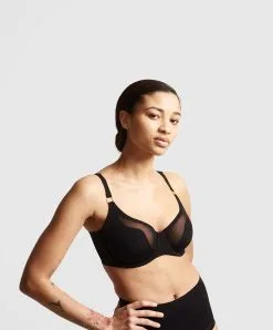 Soutien-gorge Moulé Armatures Enveloppant Collection Pure Light De La Marque De Lingerie Chantelle.