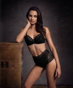 Soutien-gorge à Armatures Sexy De La Nouvelle Collection De Lingerie Noire Raffiné De Chez Wacoal. -SOUTIEN-GORGE Soldes Boutique Soutien gorge armatures couvrant Wacoal Raffine noir WE148001 BLK 103