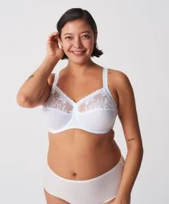 Soutien-gorge Armatures Grande Taille Emboitant 3 Parties Blanc Coupe Couvrante Et Emboîtante De La Collection Amazone Par Chantelle Paris.  -SOUTIEN-GORGE Soldes Boutique Soutien gorge armatures grande taille emboitant 3 parties Chantelle Amazone blanc C21010 010 7