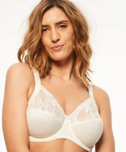 Soutien-gorge Armatures Grande Taille Emboitant 3 Parties Ivoire Coupe Couvrante Et Emboîtante De La Collection Amazone Par Chantelle Paris. 