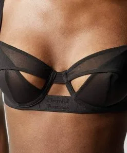 Soutien-gorge Corbeille Avec Armatures Chantal Thomass Collection Sharp Au Coloris Noir. -SOUTIEN-GORGE Soldes Boutique Soutien gorge armatures sharp Chantal Thomass noir T06E10 011 1