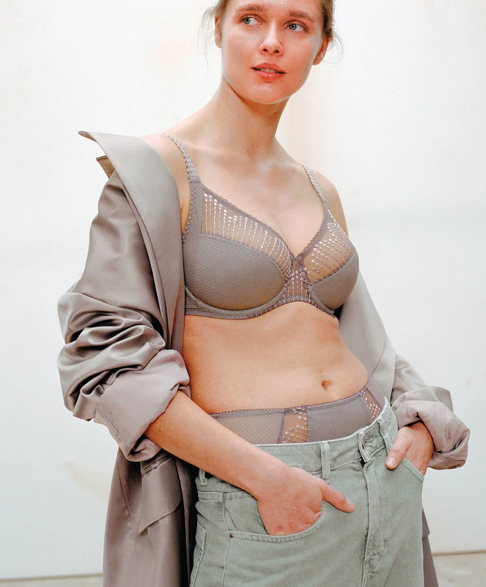 Soutien-gorge à Armatures Très Enveloppant Chantelle De La Collection Luminesce En Coloris Terre D'ombre Sauvage. 7 Soutien-gorge à Armatures Très Enveloppant Chantelle De La Collection Luminesce En Coloris Terre D'ombre Sauvage. – Image 5