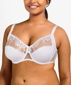 Soutien-gorge à Armatures Très Enveloppant Blanc De La Collection De Lingerie Quotidienne Pont Neuf De Par Chantelle. 9 Soutien-gorge à Armatures Très Enveloppant Blanc De La Collection De Lingerie Quotidienne Pont Neuf De Par Chantelle. -SOUTIEN-GORGE Soldes Boutique Soutien gorge armatures tres enveloppant Chantelle Pont Neuf blanc C13810 010 1
