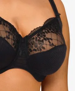 Soutien-gorge à Armatures Très Enveloppant Noir De La Collection De Lingerie Quotidienne Pont Neuf De Par Chantelle. -SOUTIEN-GORGE Soldes Boutique Soutien gorge armatures tres enveloppant Chantelle Pont Neuf noir C13810 011 1