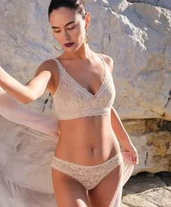 Soutien-gorge Brassière Confort Sans Armatures Bralette De La Collection Lingerie Permanente Rosessence Par Aubade Paris. -SOUTIEN-GORGE Soldes Boutique Soutien gorge brassiere confort sans armatures bralette Rosessence nude ete Aubade chair HK10 02 NETE 12
