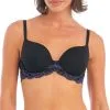 Soutien-gorge Contour Coques Moulées De La Nouvelle Collection Lingerie Permanente Instant Icon, Coloris Black Eclipse, Par La Maison Wacoal. -SOUTIEN-GORGE Soldes Boutique Soutien gorge contour coques moulees Wacoal Instant Icon black eclipse noir et bleu WA853322 963