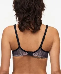 Soutien-gorge Coque à Mémoire De Forme Enveloppant Collection Smooth Lines De La Marque De Lingerie Chantelle, Coloris Noir Et Beige. -SOUTIEN-GORGE Soldes Boutique Soutien gorge coque a memoire de forme enveloppant Chantelle Smooth Lines noir beige C11N60 0DS 2