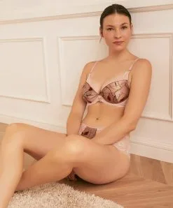Soutien-gorge Coque En Soie Collection Lingerie Séduction Cavalière De La Marque Lise Charmel. -SOUTIEN-GORGE Soldes Boutique Soutien gorge coque en soie Lise Charmel seduction cavaliere ambre ACH8509 AC 302