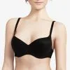Soutien-gorge Coque à Mémoire De Forme Noir Chantelle Tiré De La Collection Quotidienne Instants.
