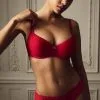 Soutien-gorge Coque Moulé Lisse Spacer Rouge De La Collection Lingerie Permanente Rosessence Par Aubade Paris. -SOUTIEN-GORGE Soldes Boutique Soutien gorge coque moule lisse spacer Rosessence gala Aubade rouge HK09 02 GALA 12