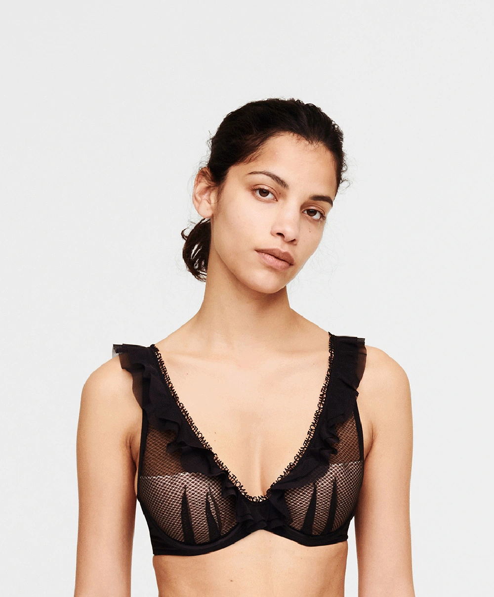 Soutien-gorge Coque Mousse Décolleté Plongeant Chantal Thomass De La Collection Lingerie Sexy Abysse, Coloris Noir. 6 Soutien-gorge Coque Mousse Décolleté Plongeant Chantal Thomass De La Collection Lingerie Sexy Abysse, Coloris Noir. – Image 4