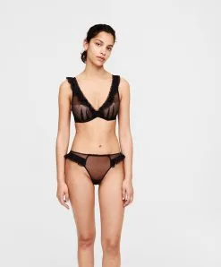 Soutien-gorge Coque Mousse Décolleté Plongeant Chantal Thomass De La Collection Lingerie Sexy Abysse, Coloris Noir. 15 Soutien-gorge Coque Mousse Décolleté Plongeant Chantal Thomass De La Collection Lingerie Sexy Abysse, Coloris Noir. -SOUTIEN-GORGE Soldes Boutique Soutien gorge coque plongeant mousse Chantal Thomass Abysse noir T08E20 011 4