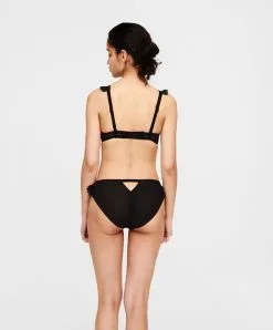 Soutien-gorge Coque Mousse Décolleté Plongeant Chantal Thomass De La Collection Lingerie Sexy Abysse, Coloris Noir. 16 Soutien-gorge Coque Mousse Décolleté Plongeant Chantal Thomass De La Collection Lingerie Sexy Abysse, Coloris Noir. -SOUTIEN-GORGE Soldes Boutique Soutien gorge coque plongeant mousse Chantal Thomass Abysse noir T08E20 011 5