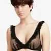 Soutien-gorge Coque Mousse Décolleté Plongeant Chantal Thomass De La Collection Lingerie Sexy Abysse, Coloris Noir. -SOUTIEN-GORGE Soldes Boutique Soutien gorge coque plongeant mousse Chantal Thomass Abysse noir T08E20 011 6