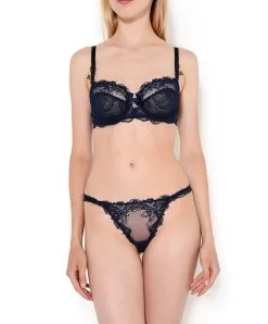 Soutien-gorge Corbeille Soir De Venise De Chez Lise Charmel En Dentelle De Calais Aux Motifs Floraux Et Baroques Aux Bonnets Doublés Tulle. -SOUTIEN-GORGE Soldes Boutique Soutien gorge corbeille Lise Charmel Soir de Venise Bleu marine ACA3003 BV ensemble