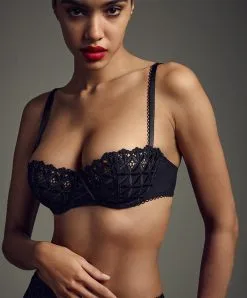 Soutien-gorge Corbeille Collection Lingerie Bahia & Moi Coloris Noir De Chez Aubade Paris. 11 Soutien-gorge Corbeille Collection Lingerie Bahia & Moi Coloris Noir De Chez Aubade Paris. -SOUTIEN-GORGE Soldes Boutique Soutien gorge corbeille bahia et moi Aubade noir PY14 NOIR 12