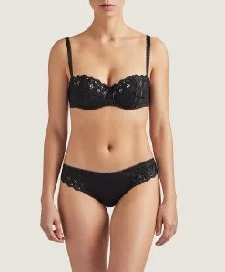 Soutien-gorge Corbeille Collection Lingerie Bahia & Moi Coloris Noir De Chez Aubade Paris. 9 Soutien-gorge Corbeille Collection Lingerie Bahia & Moi Coloris Noir De Chez Aubade Paris. -SOUTIEN-GORGE Soldes Boutique Soutien gorge corbeille bahia et moi Aubade noir PY14 NOIR 15