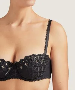 Soutien-gorge Corbeille Collection Lingerie Bahia & Moi Coloris Noir De Chez Aubade Paris. 8 Soutien-gorge Corbeille Collection Lingerie Bahia & Moi Coloris Noir De Chez Aubade Paris. -SOUTIEN-GORGE Soldes Boutique Soutien gorge corbeille bahia et moi Aubade noir PY14 NOIR 16