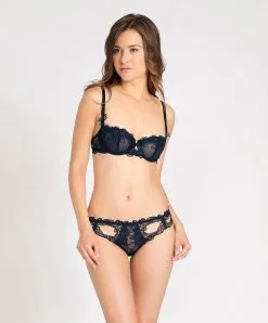 Soutien-gorge Corbeille Couture Verticale Soir De Venise De Chez Lise Charmel. -SOUTIEN-GORGE Soldes Boutique Soutien gorge corbeille couture verticale Lise Charmel Soir de Venise Bleu marine ACA3403 BV ensemble