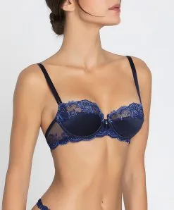 Soutien-gorge Corbeille En Soie Lise Charmel Collection Splendeur Soie, Coloris Splendeur Bermudes (=bleu Marine). -SOUTIEN-GORGE Soldes Boutique Soutien gorge corbeille en soie Lise Charmel Splendeur soie bermudes bleu marine ACC3080 BS 503