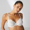 Simone Perele Soutien-gorge Emboitant En Dentelle Avec Armatures Simone Pérèle Collection De Lingerie Permanente Karma Coloris Naturel (=ivoire). -SOUTIEN-GORGE Soldes Boutique Soutien gorge emboitant en dentelle avec armatures Simone Perele Karma naturel nacre 12V310 030 1 1